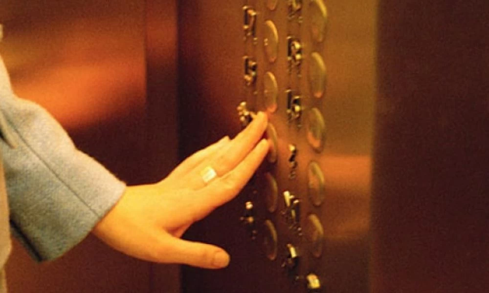 Νέα Σμύρνη: Απόπειρα βιασμού 18χρονης σε ασανσέρ